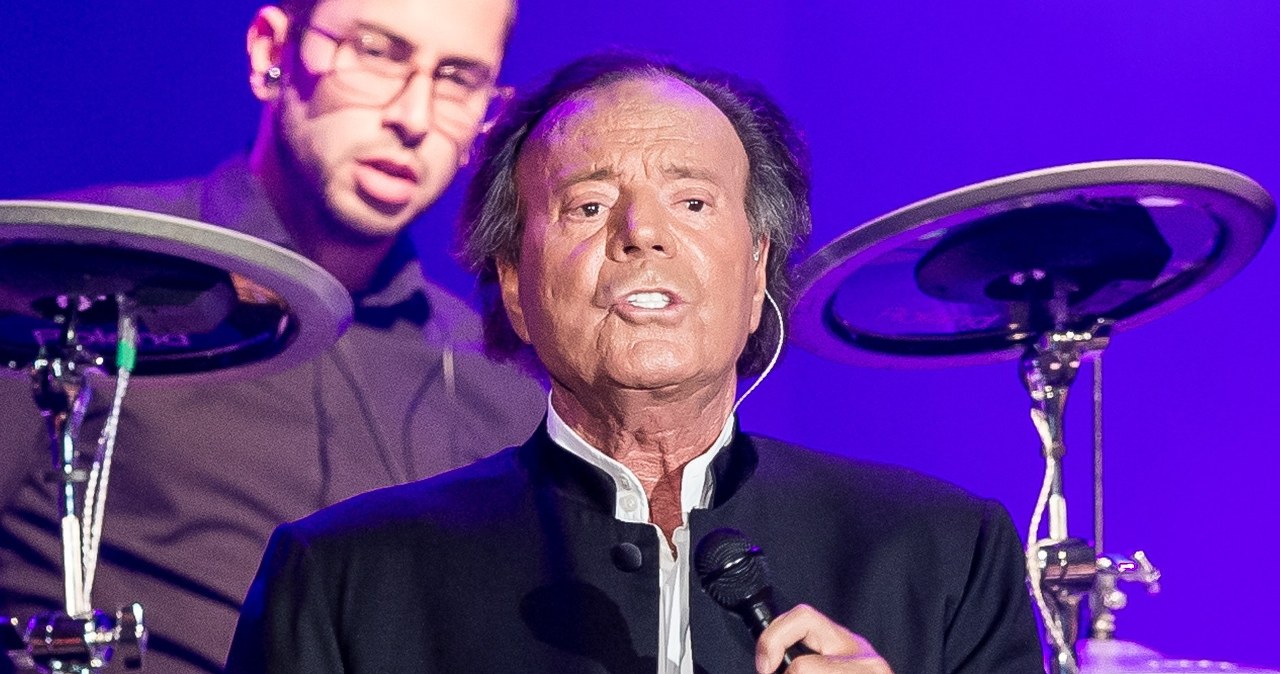 Julio Iglesias w ogniu oskarżeń. Piosenkarz miał napastować pracownice