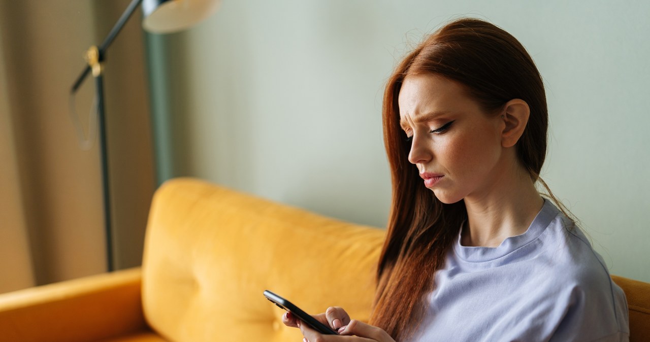SMS od kuriera albo banku? Nie daj się złapać w pułapkę oszustów