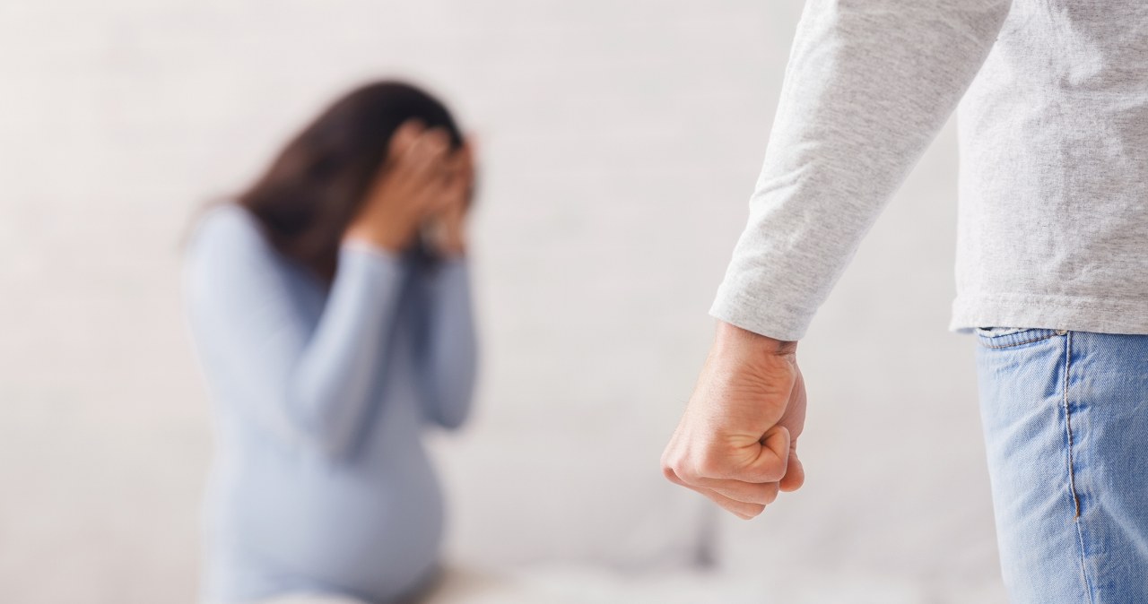 Znęcał się nad ciężarną partnerką. Okrucieństwo 19-latka szokuje