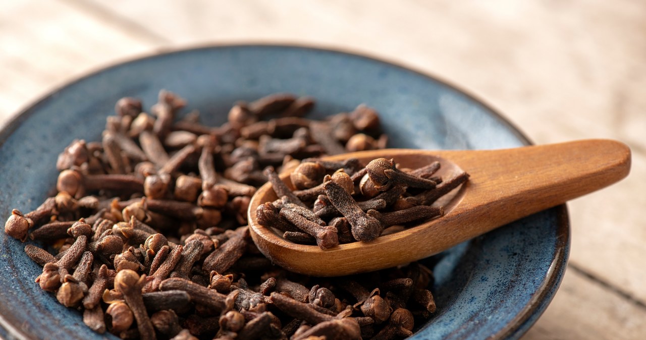 Niebezpieczny pestycyd w goździkach. Sprawdź, czy nie masz ich w domu