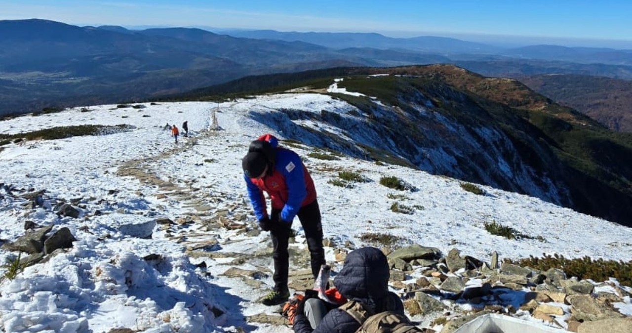Akcja ratunkowa na Babiej Górze. Turysta poślizgnął się na oblodzonym szlaku