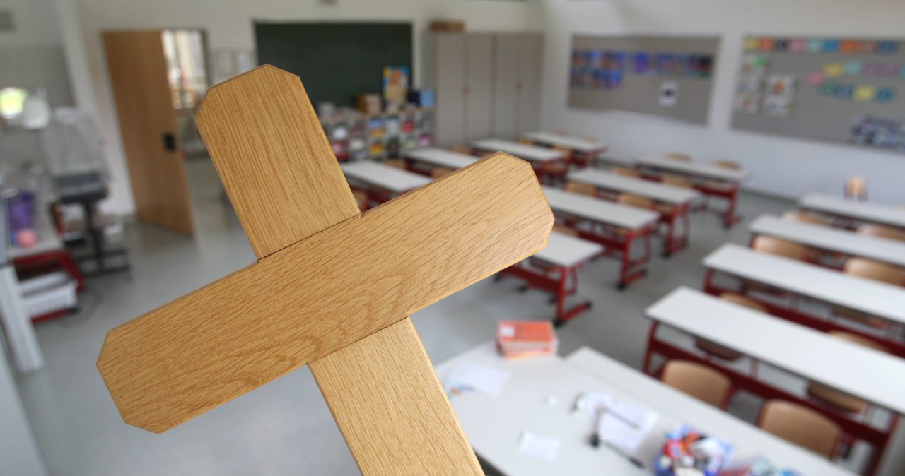 Polacy o lekcjach religii w szkole. Wyniki sondażu zaskakują