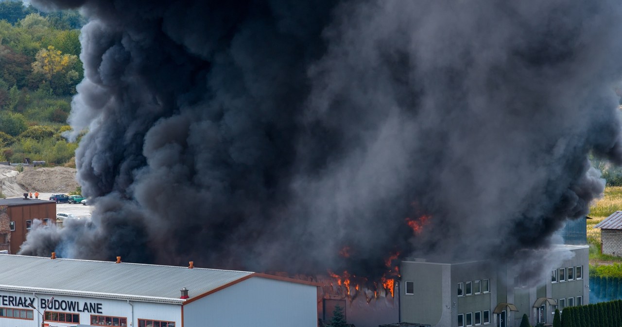 Pożary hal produkcyjnych. Grosset: Nie ma co siać paniki
