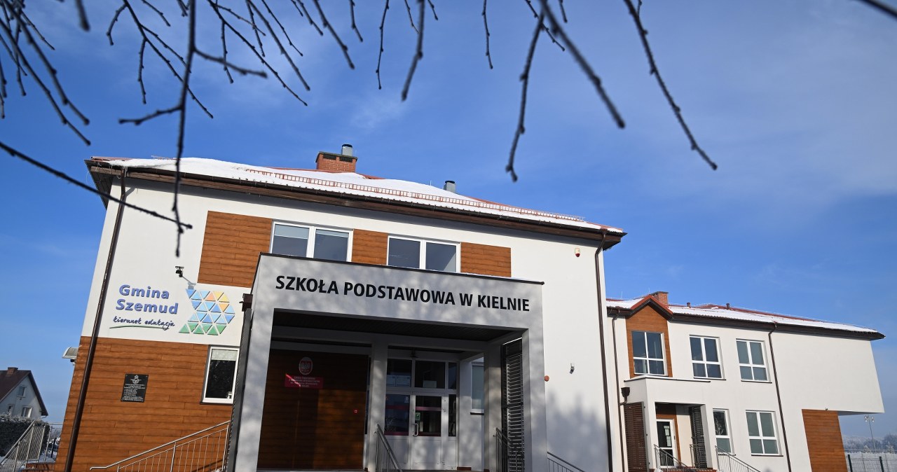 Afera o krzyż w szkolnym śmietniku. Nauczycielka wraca do pracy