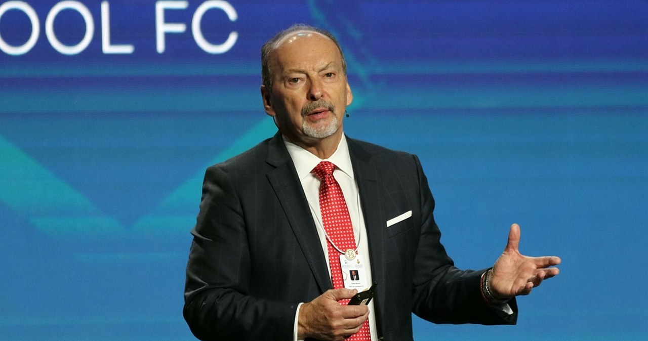 ​Były prezes Liverpoolu wchodzi do Wisły Kraków. "Takiego w polskiej piłce jeszcze nie było"