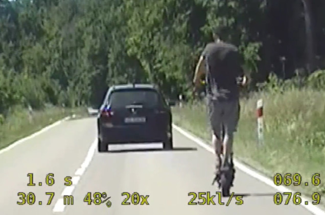 Pędził hulajnogą elektryczną 70 km/h. Tak się tłumaczył