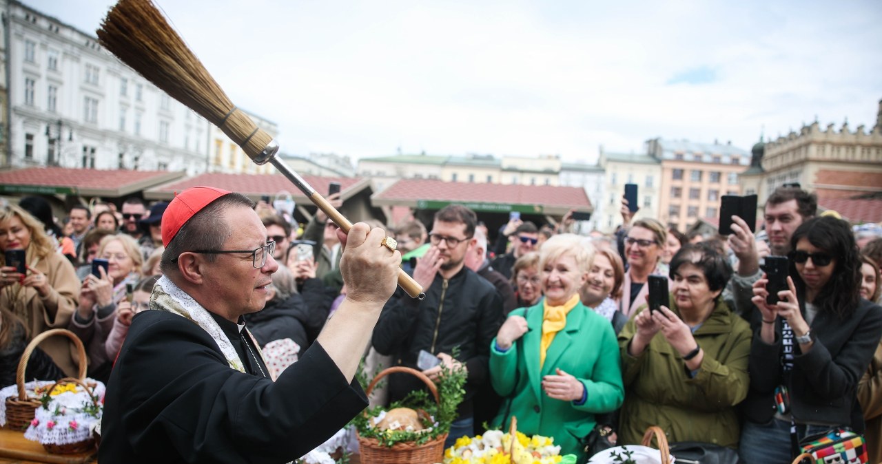 Poruszające słowa kard. Rysia na krakowskim rynku podczas święcenia pokarmów