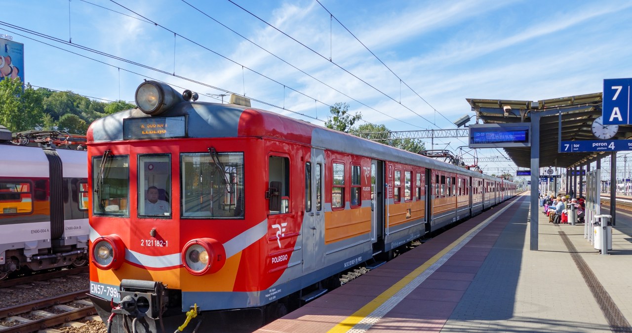 Kobieta potrącona przez pociąg w Gdyni. Wstrzymano ruch w obu kierunkach