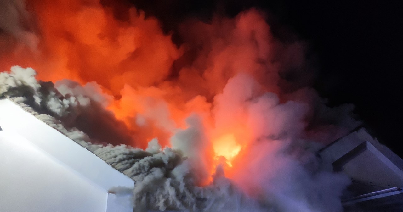 Kłęby dymu w Polanowie. Spłonął supermarket