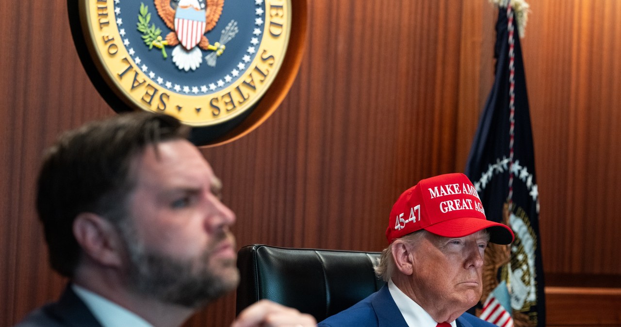 Zasłona dymna Trumpa. Bombowce leciały ponad 30 godzin