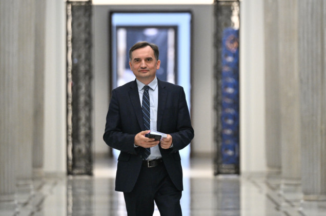 Ekstradycja zamiast ENA, czyli zwroty w ściganiu Zbigniewa Ziobry