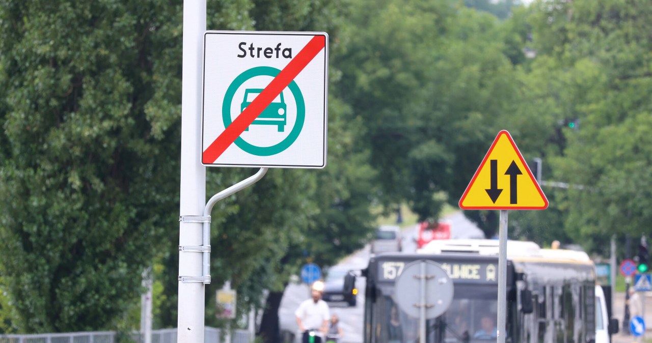 130 tysięcy aut nie pojeździ po Warszawie. Zostało niewiele czasu
