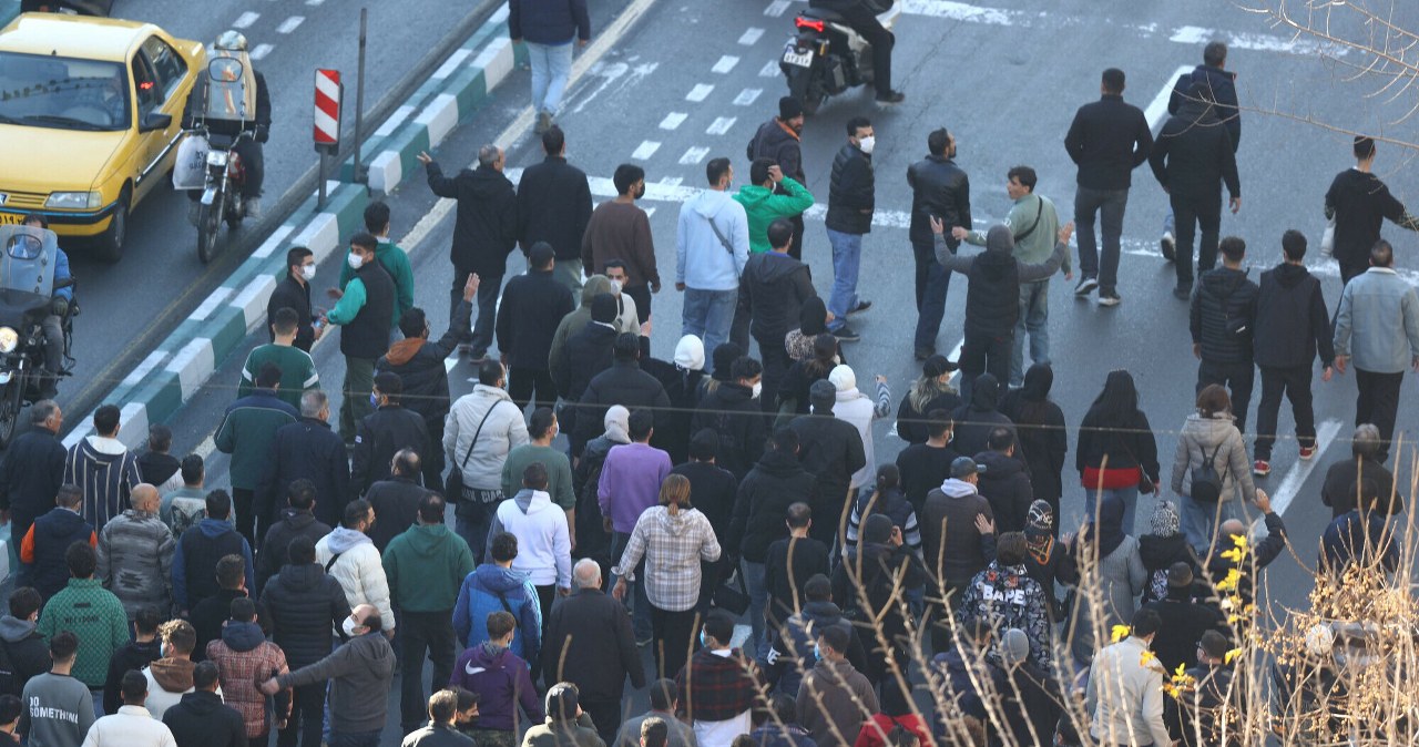 Krwawe starcia na ulicach Iranu. Protesty nie słabną