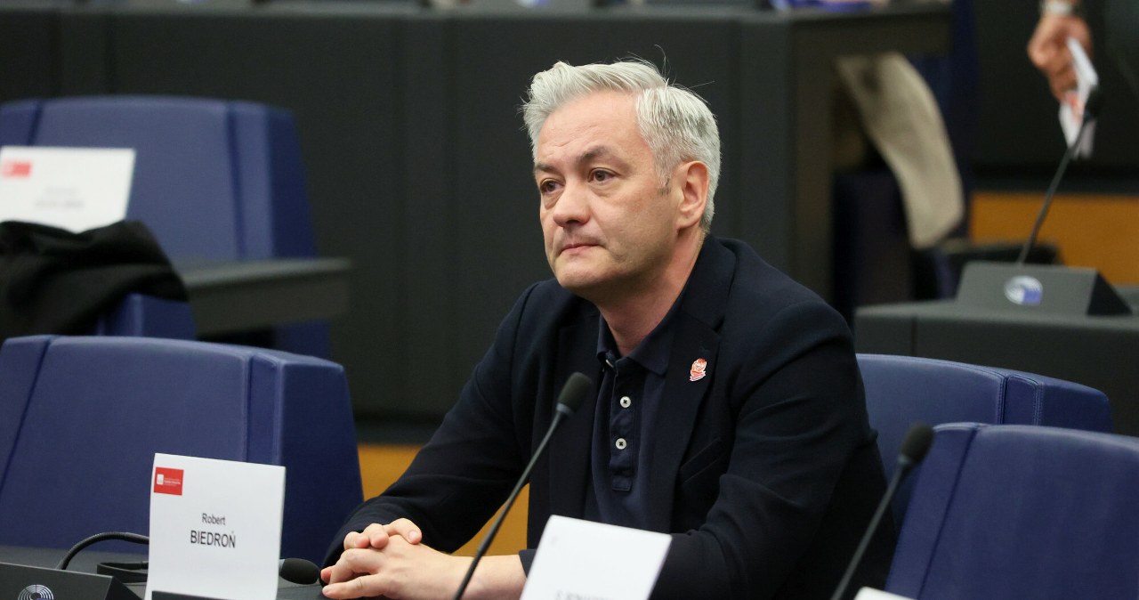 Biedroń do Sikorskiego po spotkaniu z talibami. "Polska de facto uznaje władze w Kabulu"