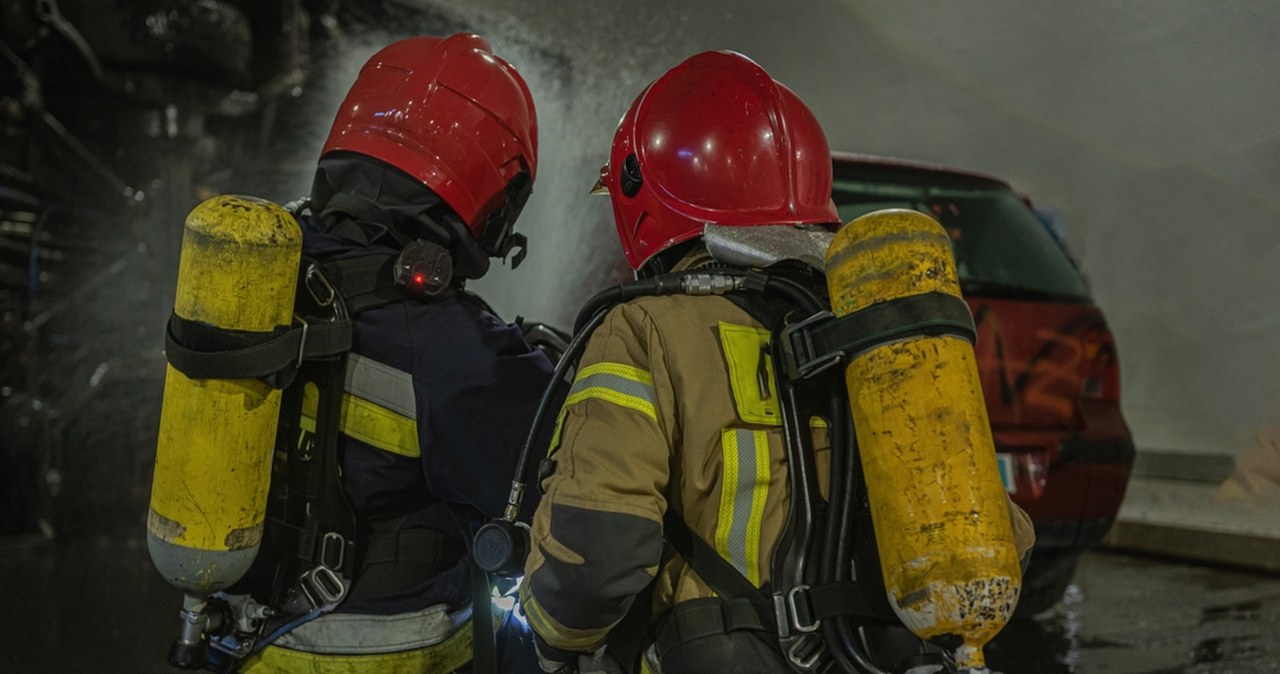 Pożar na terenie huty szkła w Jaśle. Awaria i wyciek