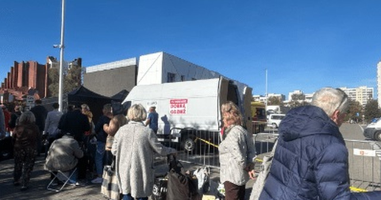 Wracają weekendowe zbiórki odzieży w warszawskich dzielnicach. Sprawdź harmonogram