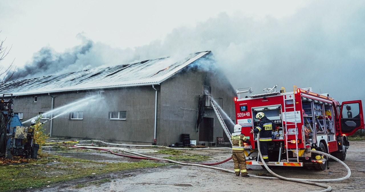 Pożar zakładu stolarskiego w Śląskiem. Pilny alert RCB dla mieszkańców