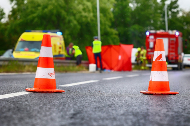Wypadek busa na A2. Cztery osoby ranne, autostrada zablokowana