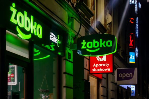 Koniec japońskiego snu Żabki. Kurs spółki zanurkował