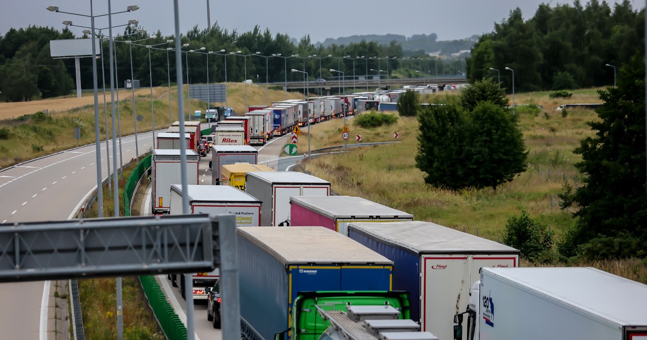 Gigantyczne kolejki na granicy z Białorusią. Nawet 4 dni czekania