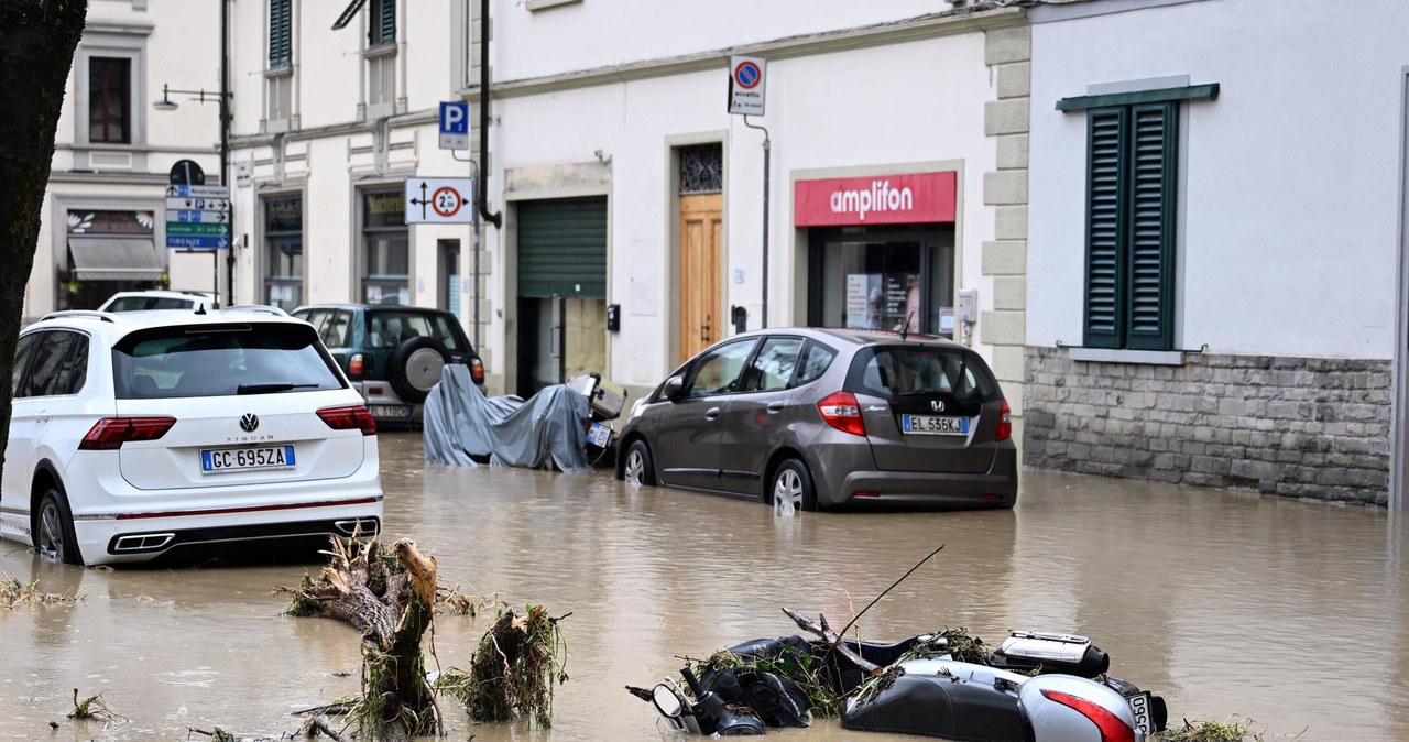 Czerwone alerty w Toskanii i Romanii. Zalane domy, zamknięte szkoły