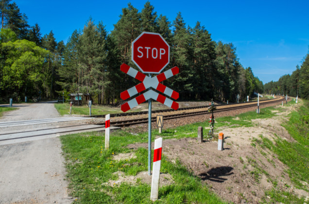 Mężczyzna zginął potrącony przez pociąg. Chciał przebiec przez torowisko