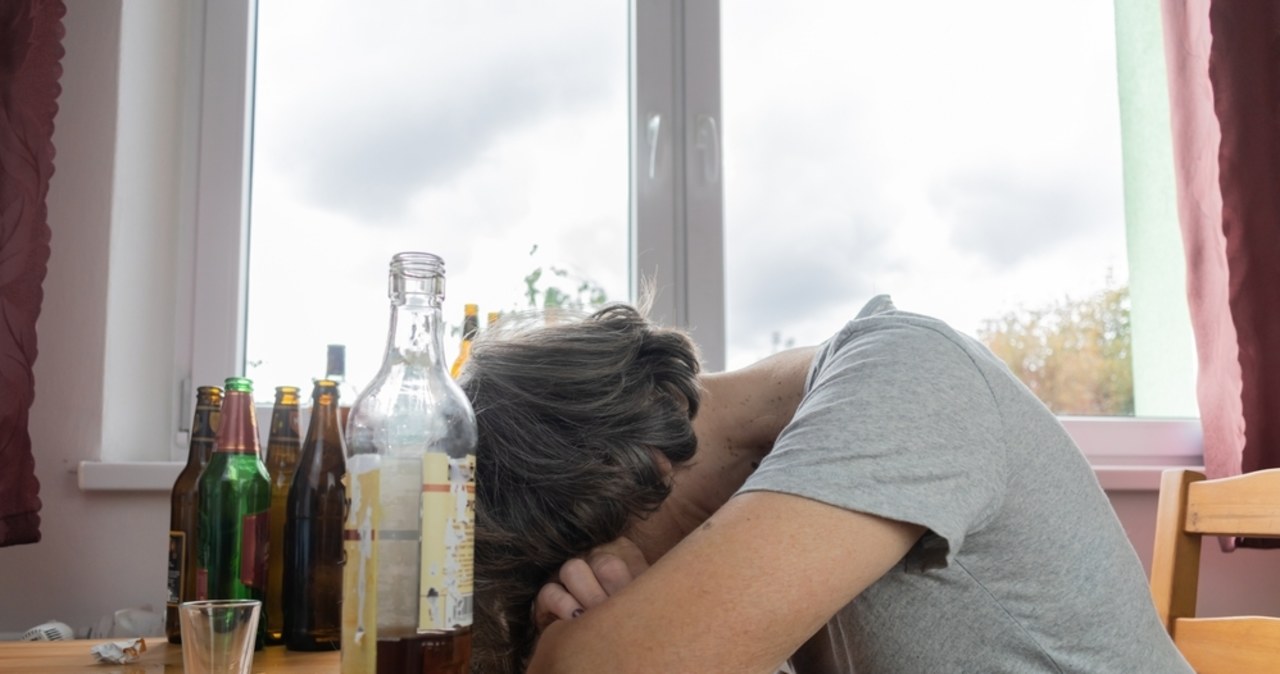 Alkohol jest zbyt łatwo dostępny? Większość Polaków nie ma wątpliwości