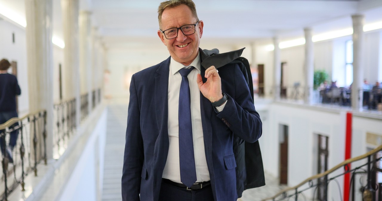 Gadżety wyborcze za grosze i sprzedaż działki. Kulisy afery wokół CPK