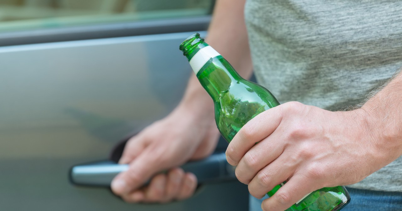 Miał prawie 4 promile, wiózł dwójkę dzieci. Co grozi 35-latkowi?