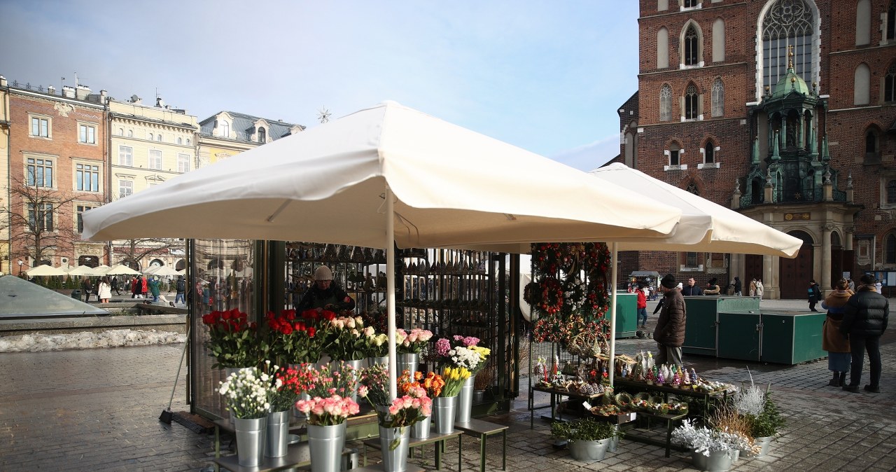 "Nie ma dla nas przyszłości". Krakowskie kwiaciarki znikną z Rynku Głównego?