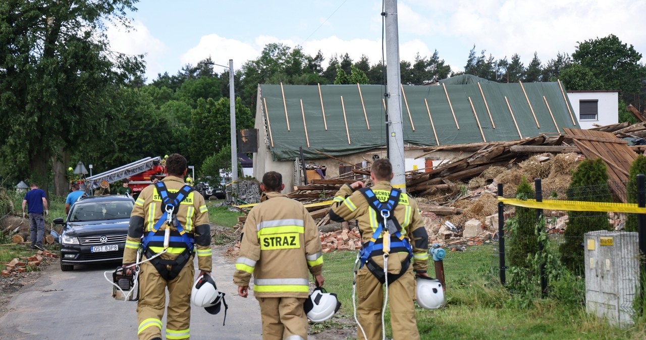 Trąba powietrzna w Opolskiem zniszczyła 18 budynków. Ruszają wypłaty zasiłków