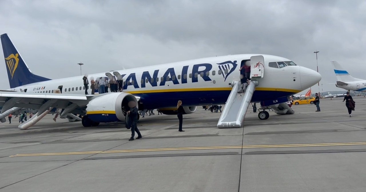 Dym w kabinie. Ewakuacja pasażerów Ryanaira na Kraków Airport