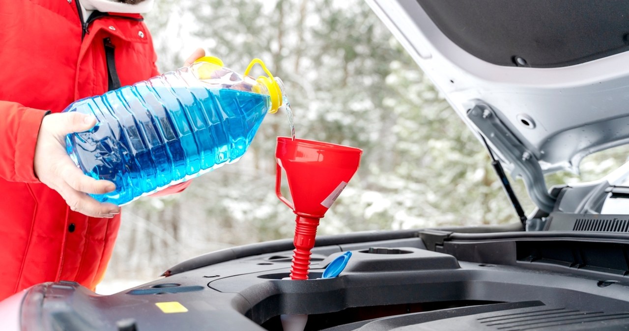 Uważaj na zimowe płyny do spryskiwaczy! Niepokojące wyniki badań