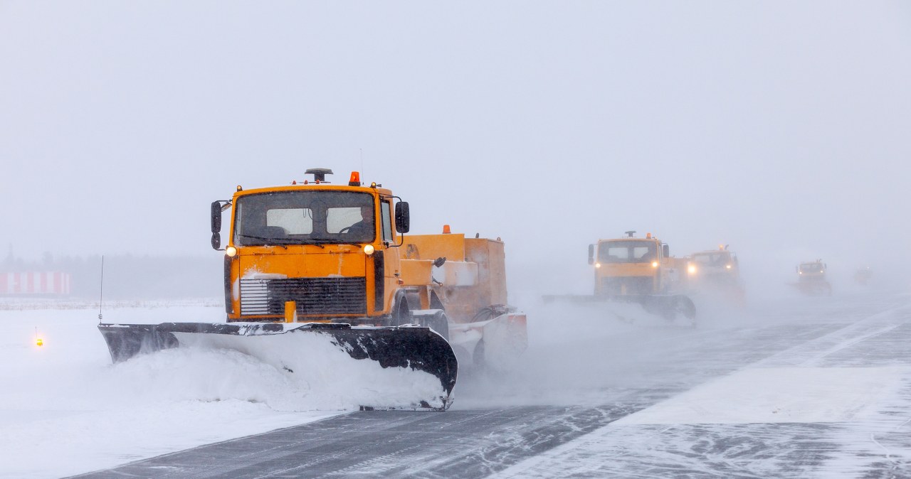 Pług śnieżny śmiertelnie potrącił mężczyznę na lotnisku w USA