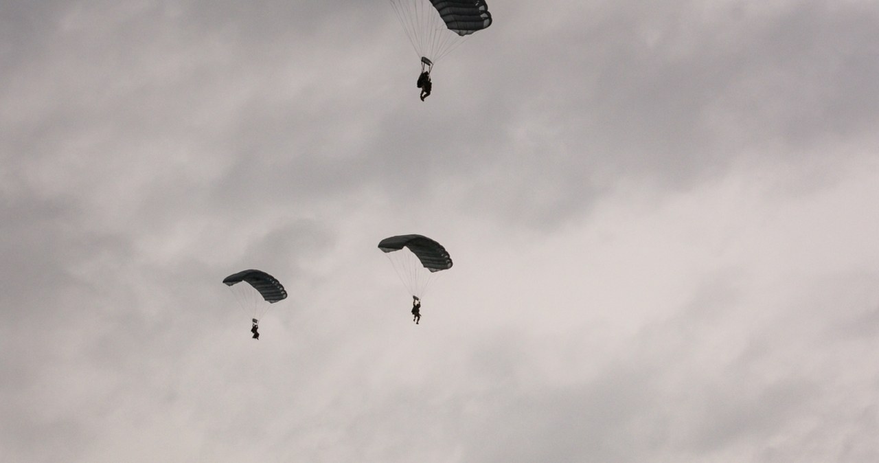 Polscy spadochroniarze wylądowali na Gotlandii. Jasny sygnał