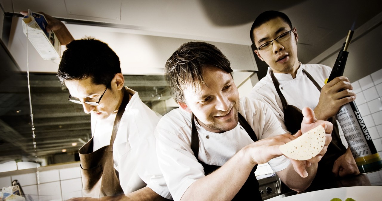 Krzyki i popychanie w jednej z najlepszych restauracji świata. Szef rezygnuje po skandalu