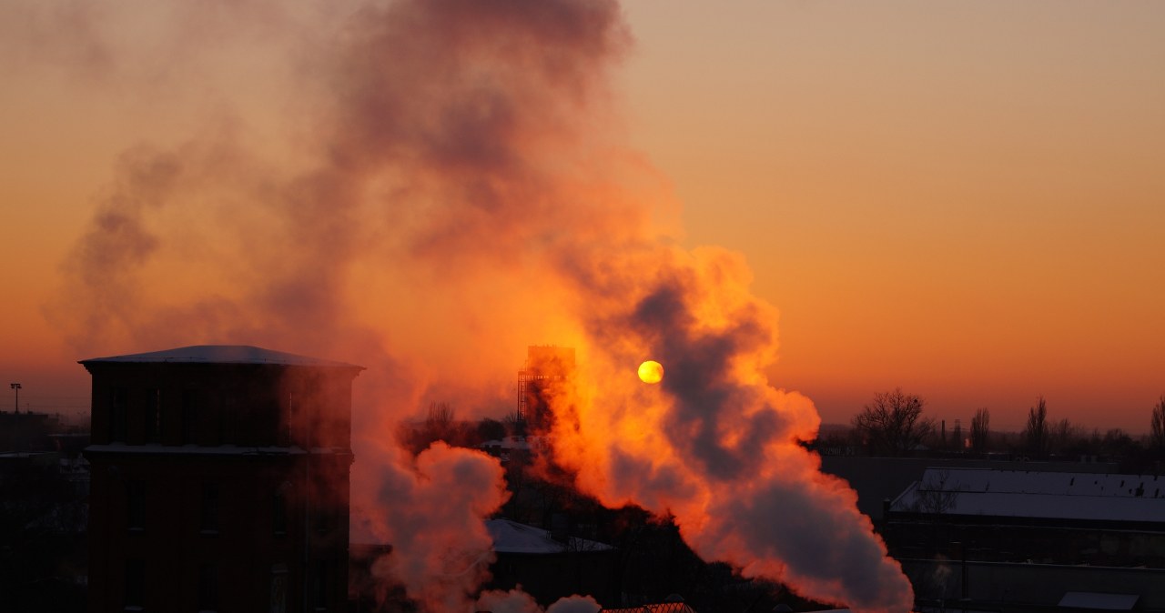 "Unikaj aktywności na zewnątrz". RCB rozesłało alerty