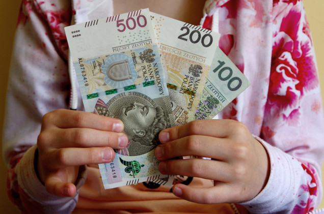 800 plus nie wpłynęło? Nowy komunikat ZUS ws. możliwych przyczyn wstrzymania wypłat