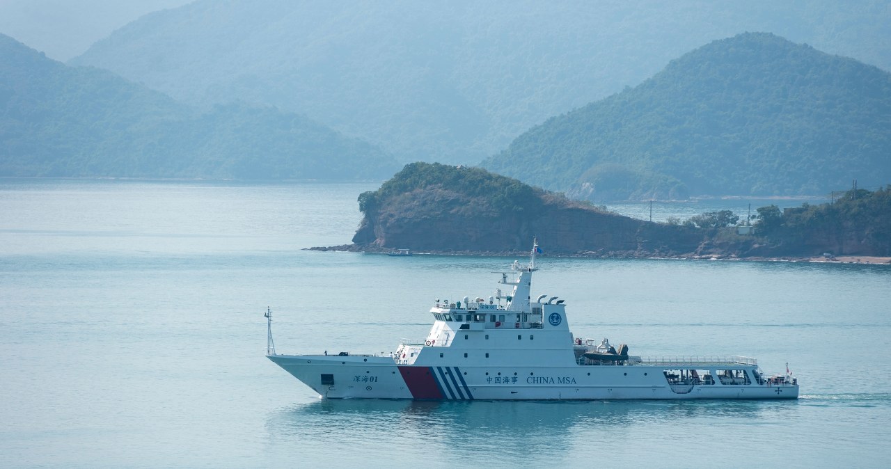 Iskrzy między Japonią a Chinami. Wzajemne oskarżenia i okręty w pobliżu spornych wysp