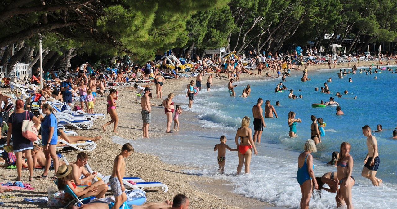 ​Kamery w okularach i zegarkach. Coraz więcej pedofili na plażach Chorwacji