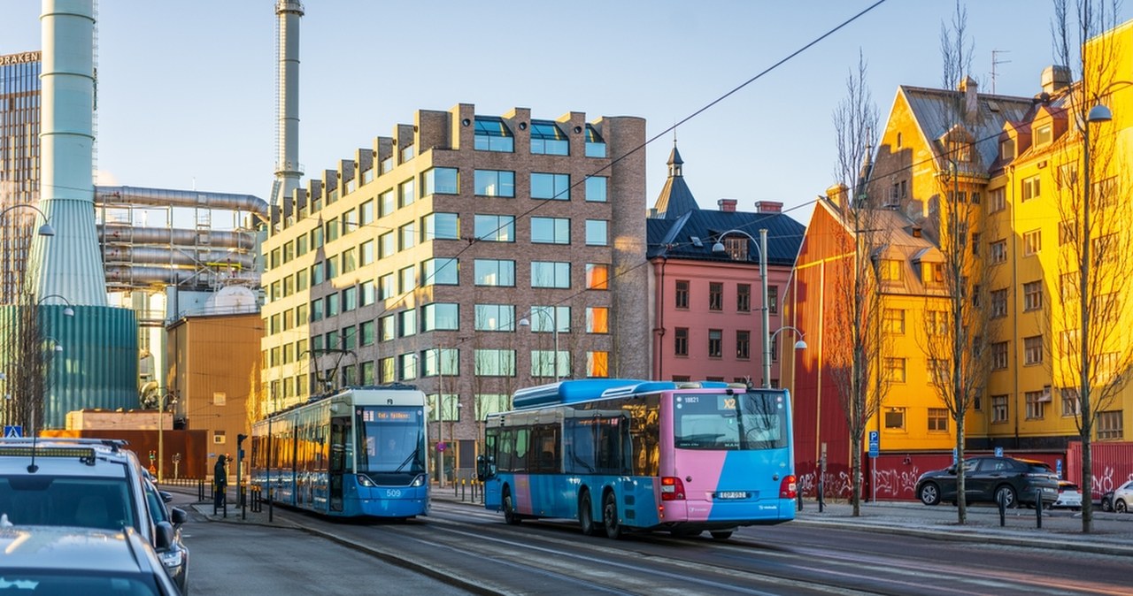 Autonomiczny autobus miał wypadek po godzinie od wyjazdu na linię