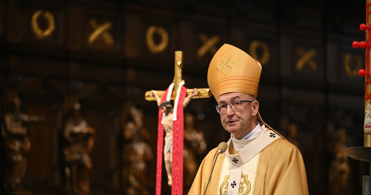 "Spory są im bardzo na rękę". Abp Galbas ostrzega