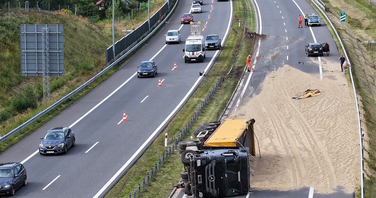 Tony piasku na jezdni. Niecodzienny wypadek na S6