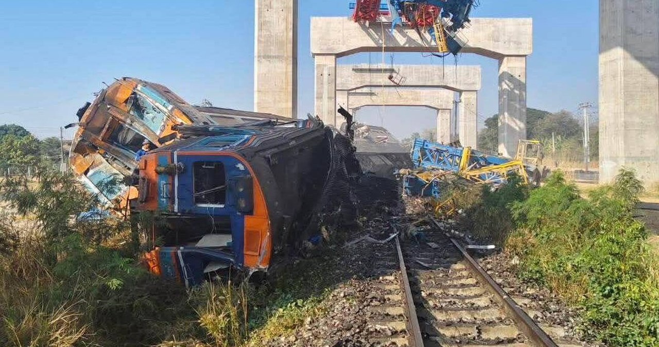 Katastrofa na kolei. Dźwig spadł na wagony, wiele ofiar