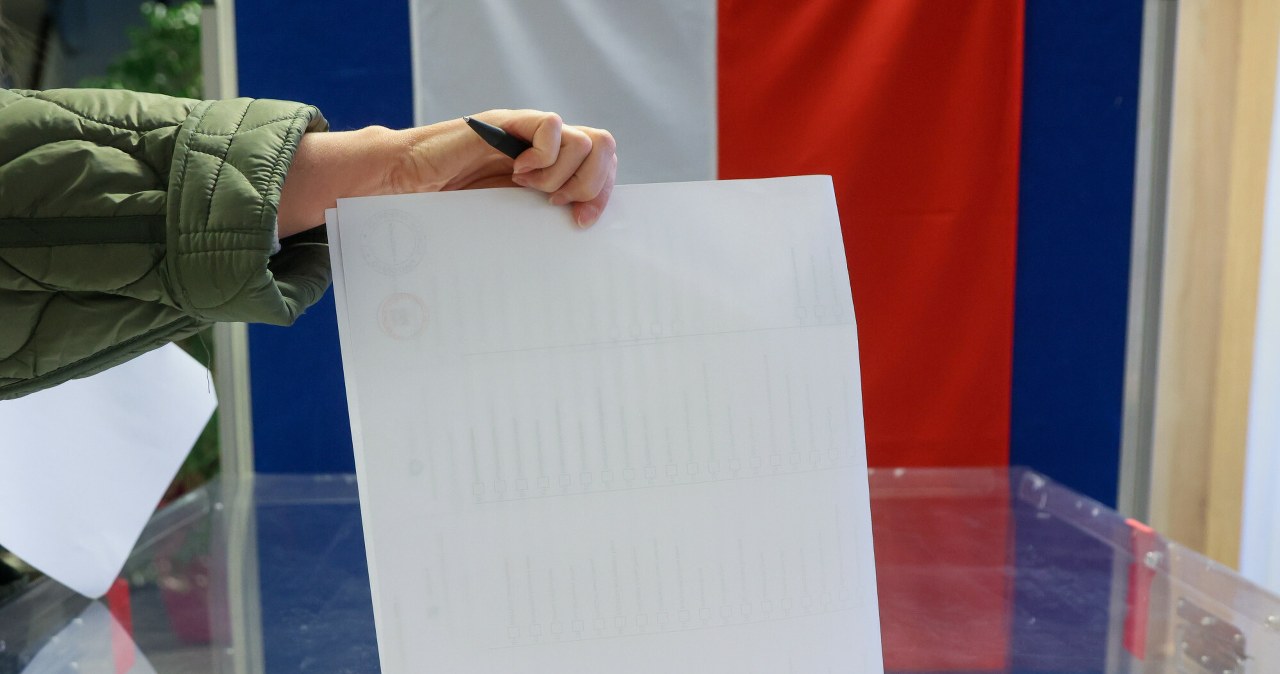 Nowy sondaż poparcia partyjnego. KO i partia Brauna zyskują