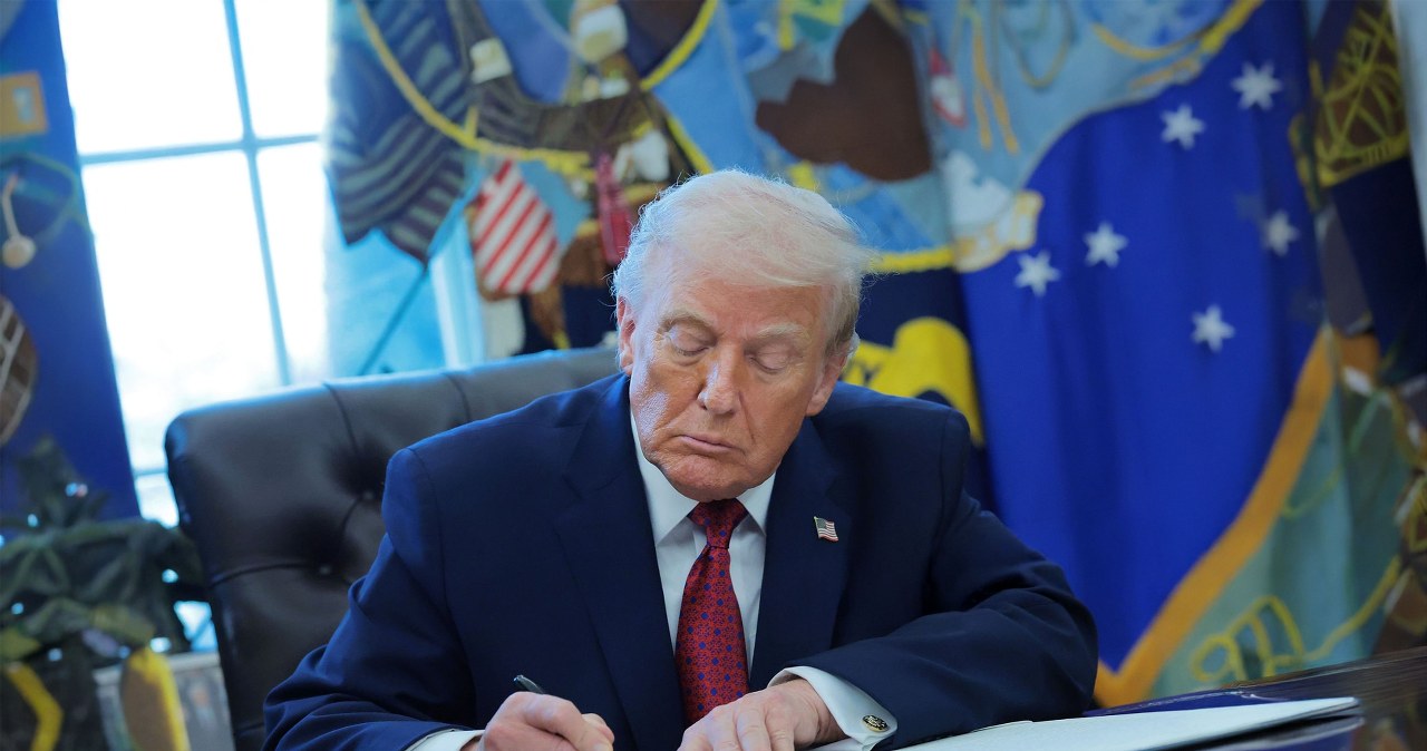 Prezydent USA podpisał budżet. Co dalej z kontrowersyjnymi służbami?