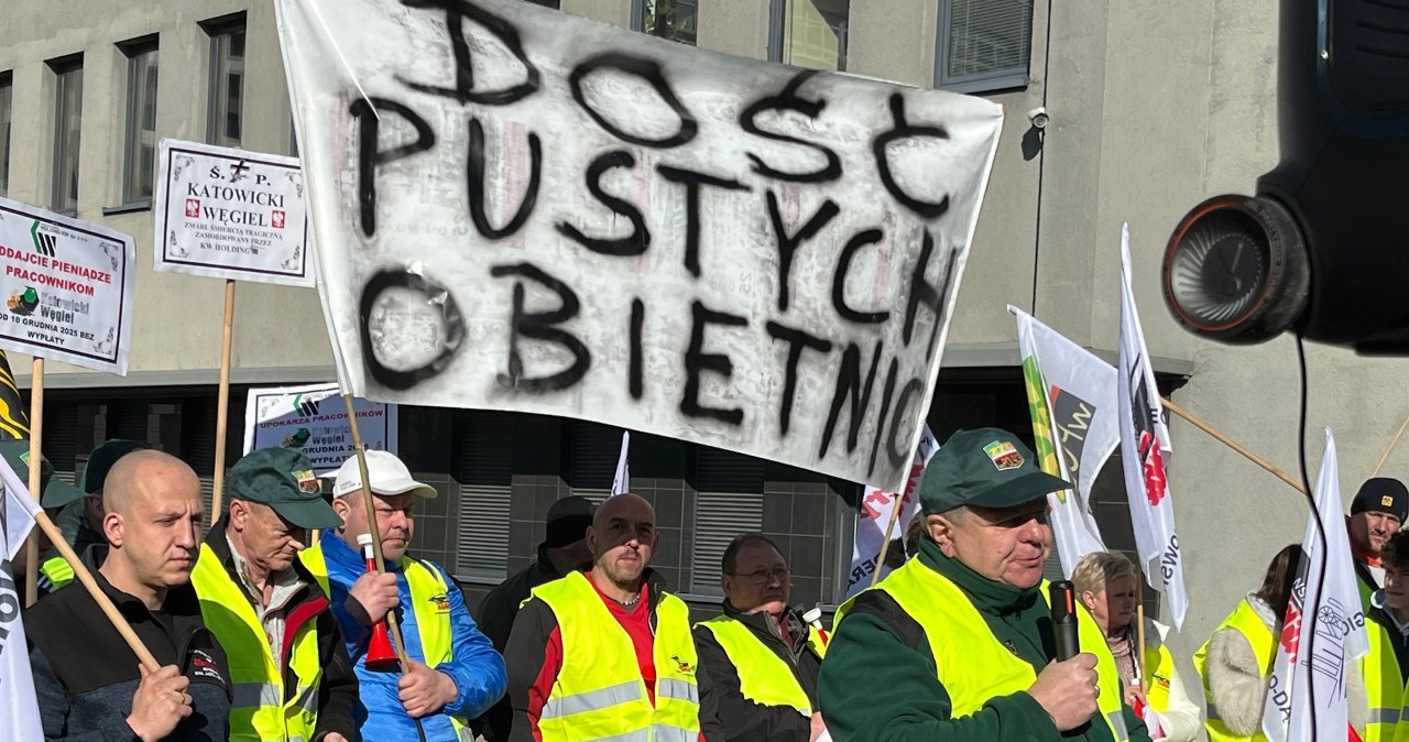 ​"Oddajcie pieniądze!". Związkowcy przed siedzibą Holdingu KW