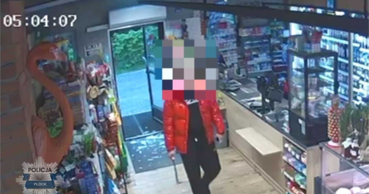 W popłochu chowali się na zapleczu. 27-latek z maczetą wtargnął do sklepu NAGRANIE