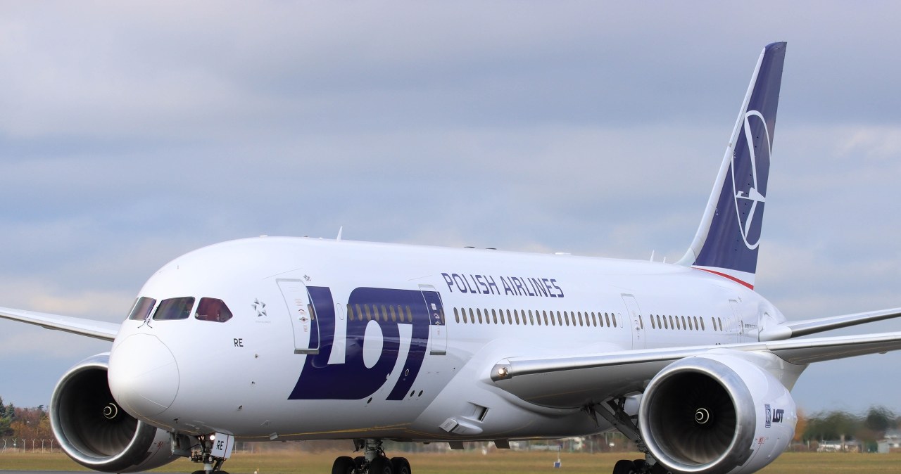 Samolot LOT-u z Warszawy nagle zawrócony