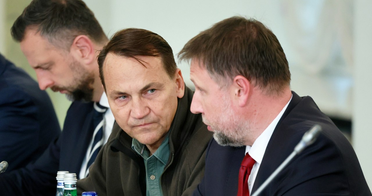 Co Sikorski ma na kurtce? Wicepremier wyjaśnia Telusowi